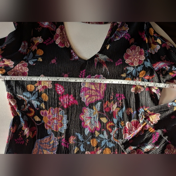 Grace & Lace Floral Bell Sleeve Blouse - Black and Pink - Picture 4 of 8